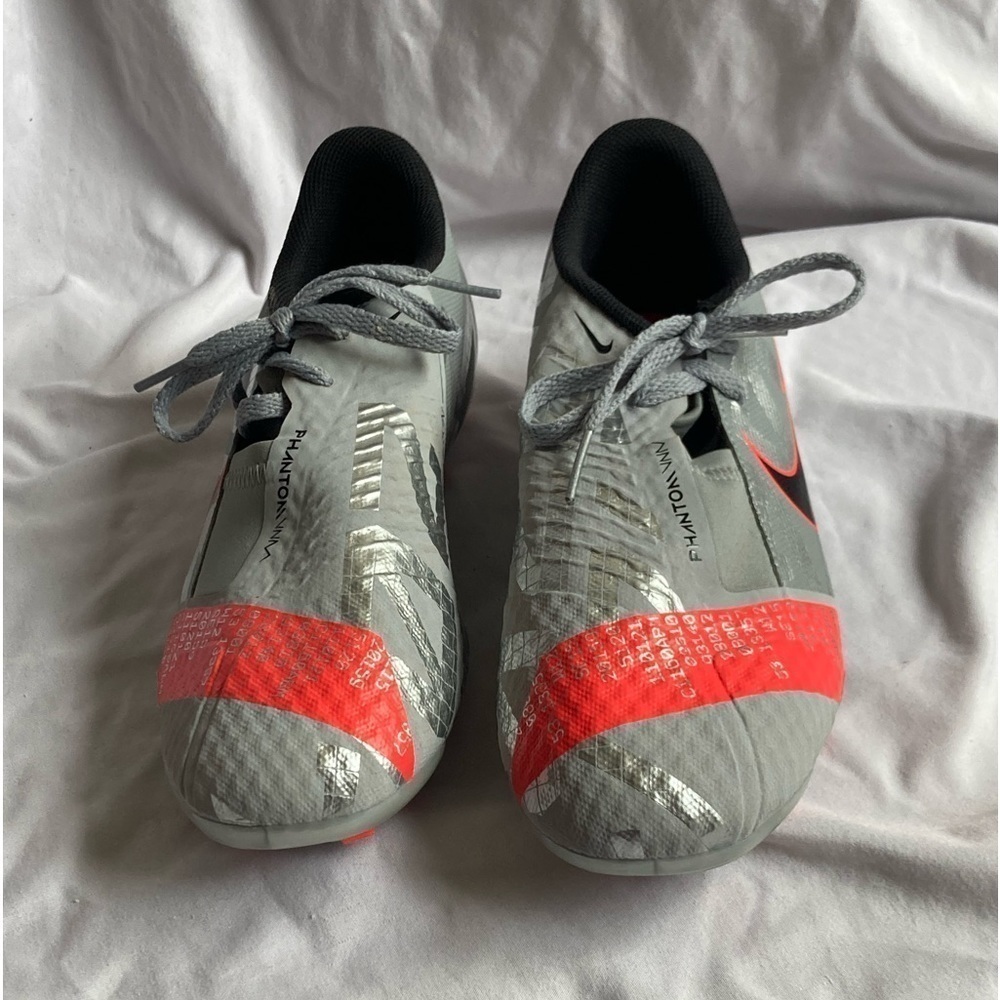 EUC Nike Phantom Vision Elite FG Soccer Cleats Silver US 4/ EUR 36